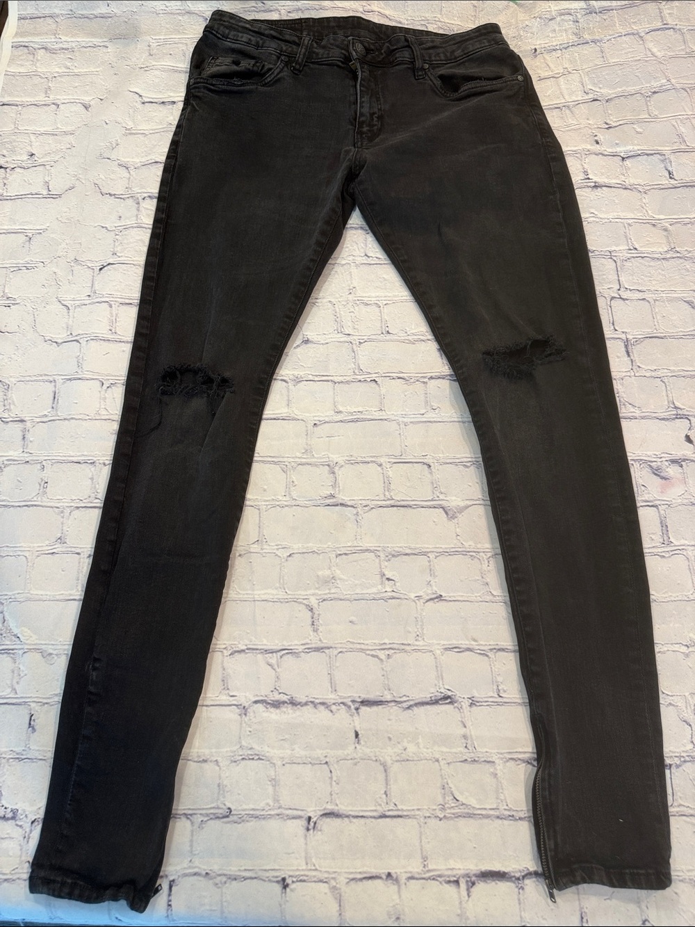 YoungLA Men’s Black Ripped Distressed Skinny Jeans | EUC | 34x32 |